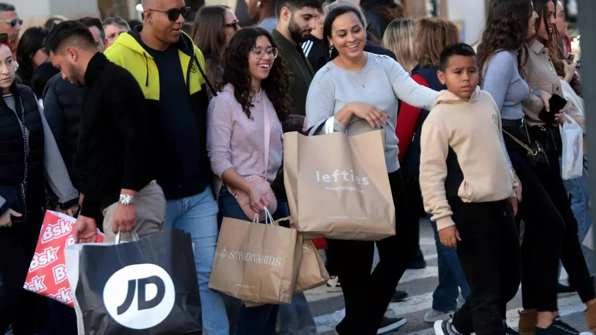 Aumenta la afluencia de compradores a los ejes comerciales