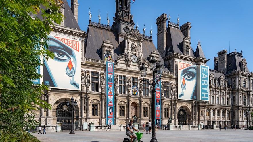 El mural de Shepard Fairey commemora els 10 anys de la COP de París a la COP de Belem. | SORTIR A PARÍS