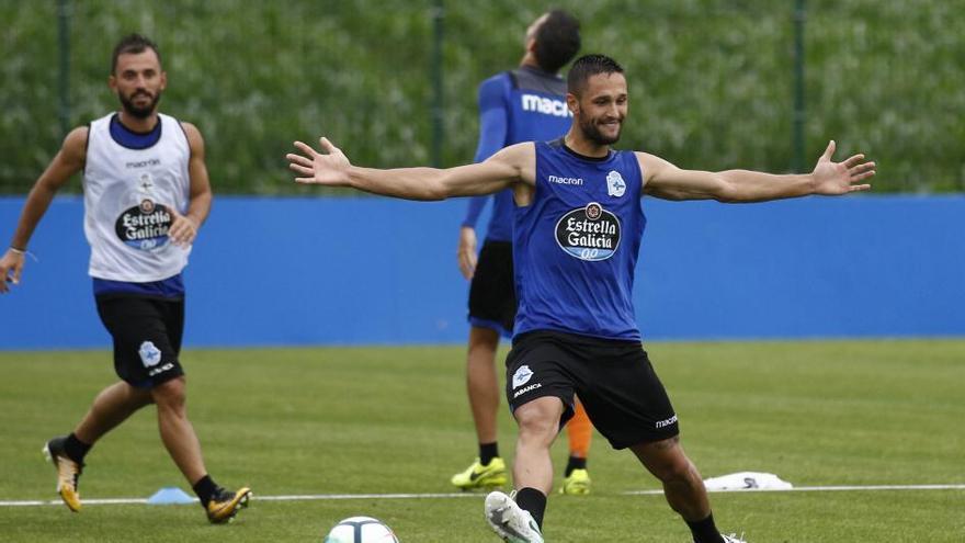 Zakaria Bakkali, la novedad en el entrenamiento en Abegondo