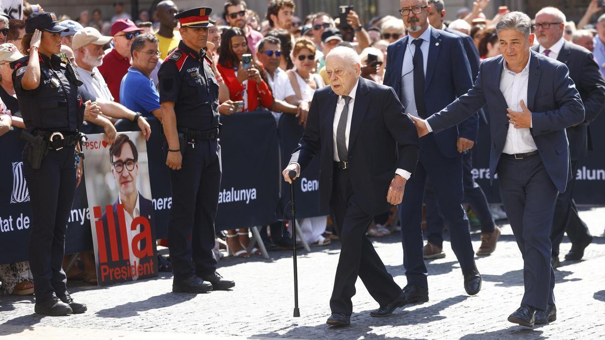 El expresidente catalán Jordi Pujol a su llegada a la toma de posesión del presidente electo de la Generalitat, Salvador Illa