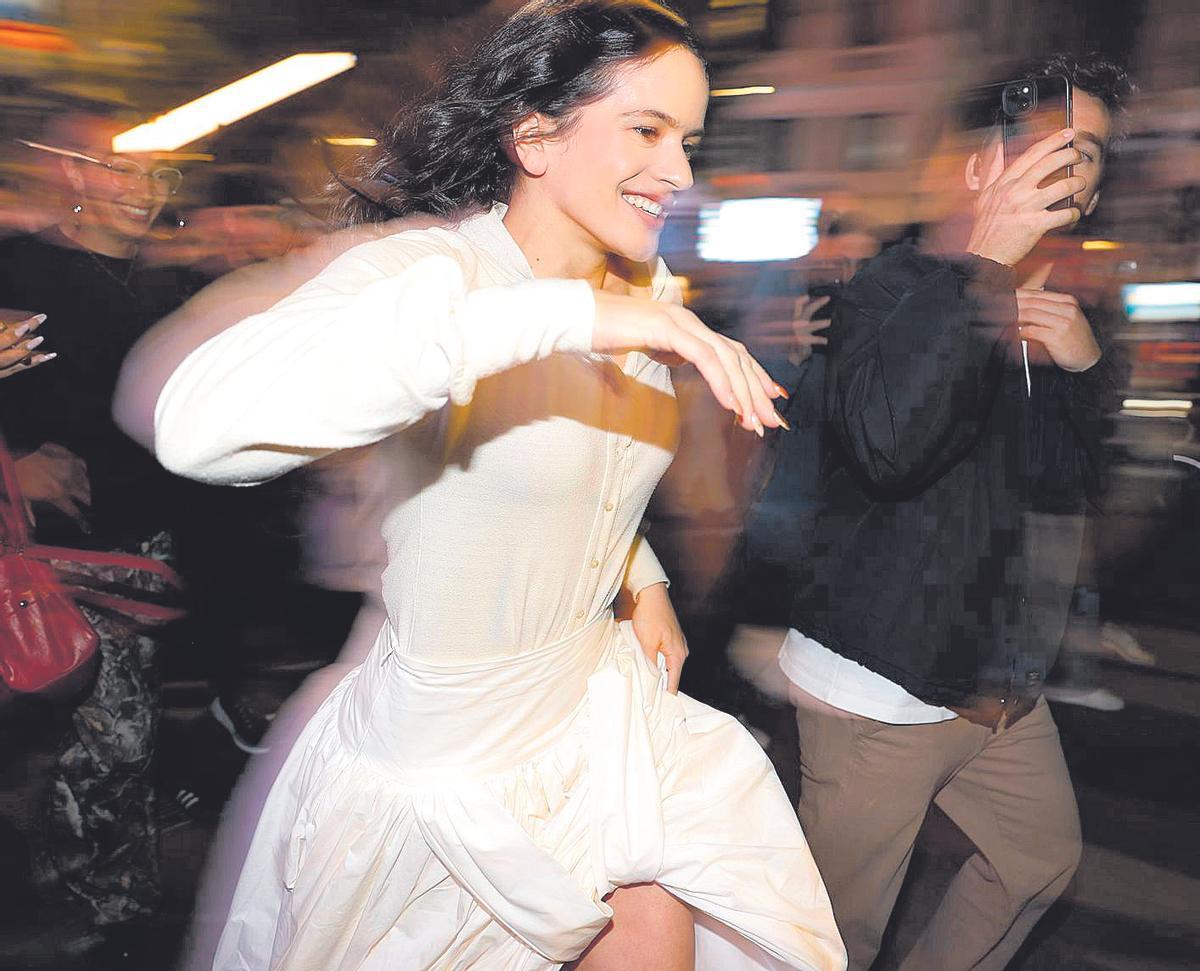 Rosalía, el lunes, a su llegada a la Gran Vía.