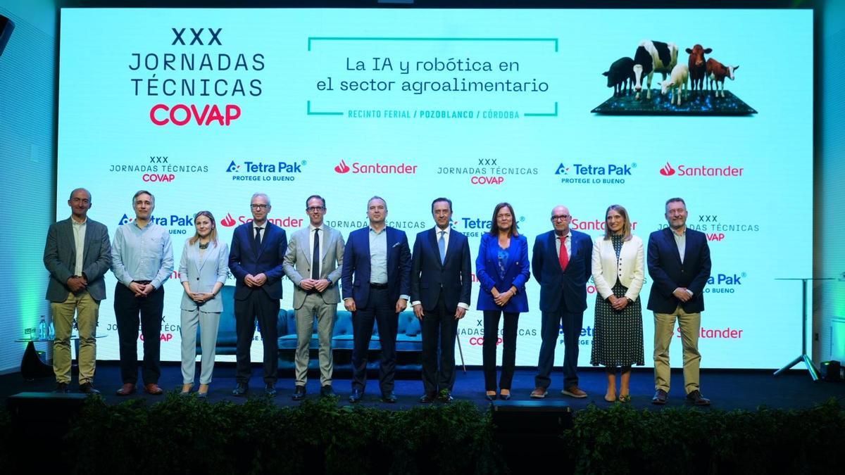 Autoridades y ponentes participantes en las trigésimas Jornadas Técnicas de Covap, celebradas en Pozoblanco.