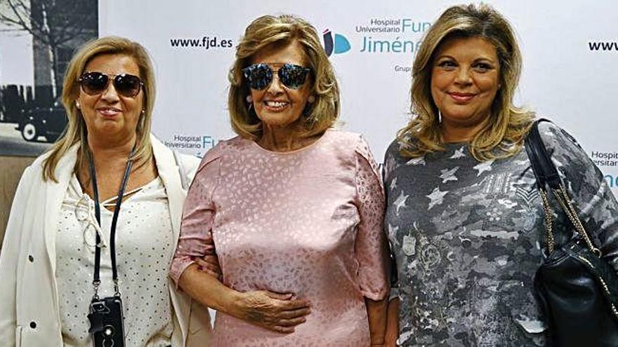 María Teresa Campos, con sus hijas, Carmen Borrego y Terelu Campos.