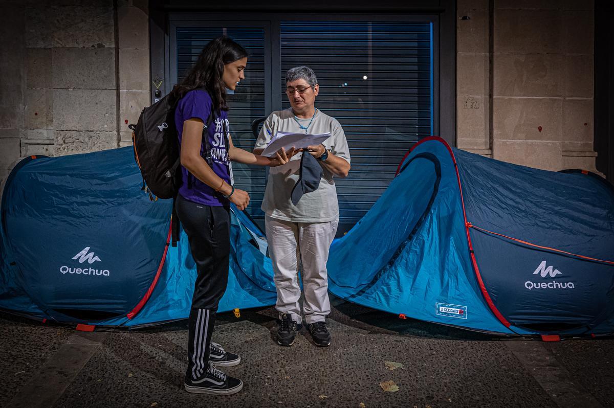 Arrels recuenta a las personas durmiendo en la calle en Barcelona