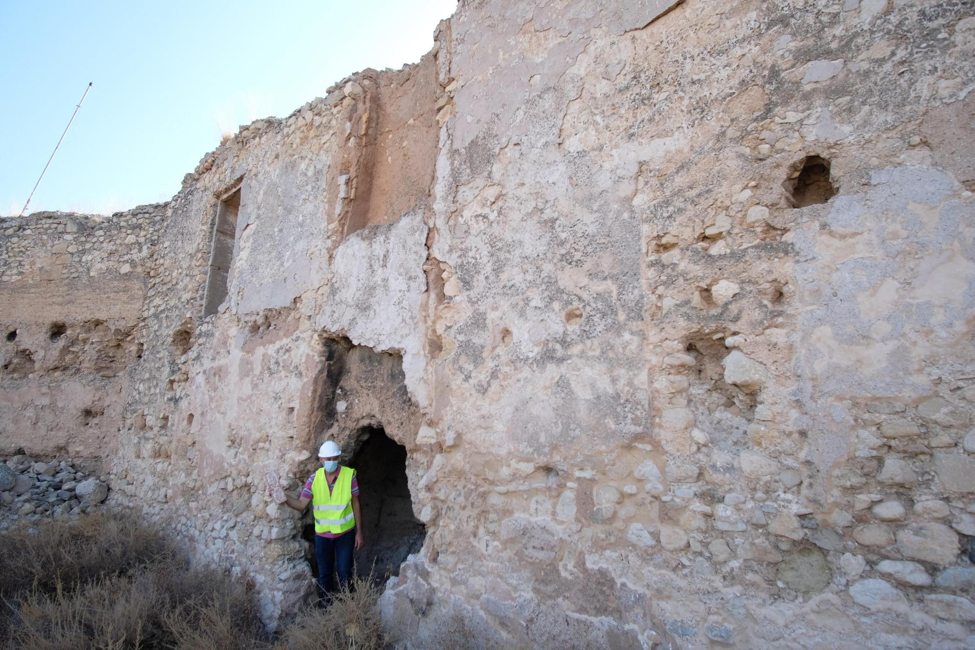 La zona interior del castillo-palacio de Elda.