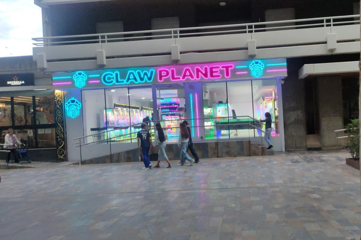 Claw Planet, la tienda de arcade y máquinas de gancho, estilo japonés, abre en Murcia.