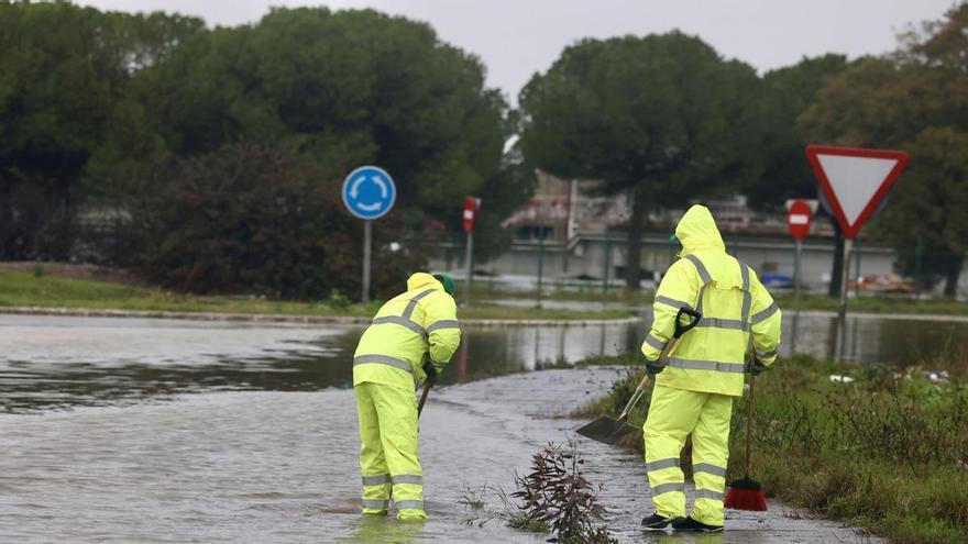 Trece comunidades, Ceuta y Melilla en aviso por lluvias, nieve, y viento este domingo por la borrasca 'Marta'
