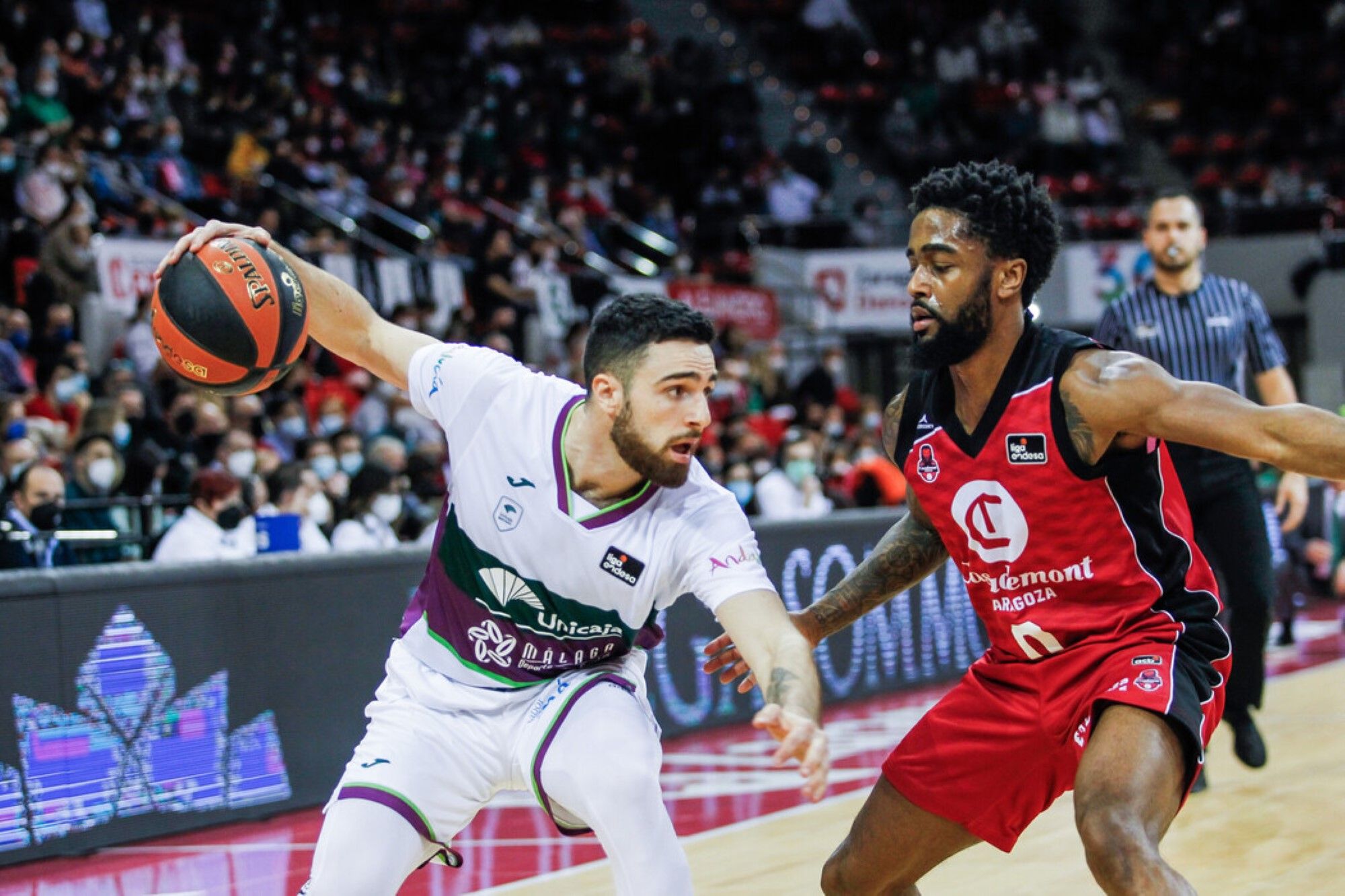 Severa derrota del Unicaja en la pista del Casademont Zaragoza