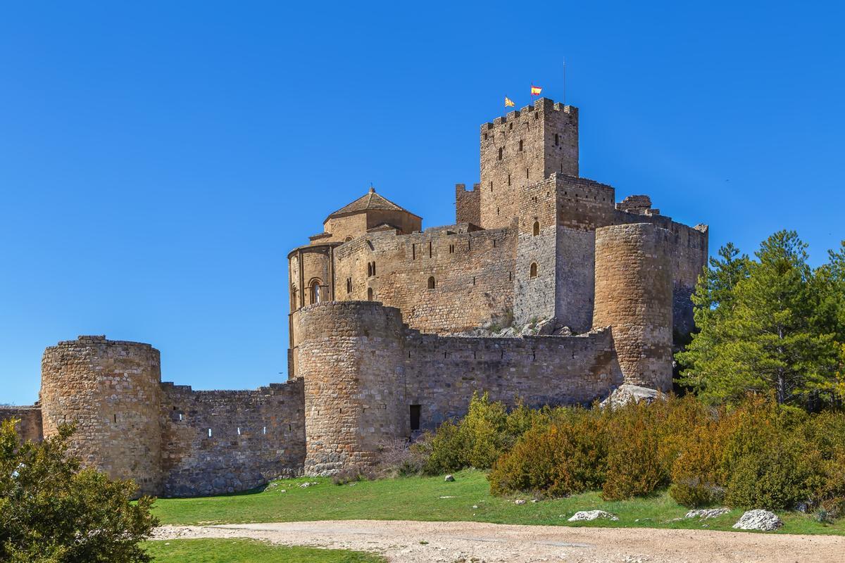 Este castillo es uno de los más imponentes del románico español