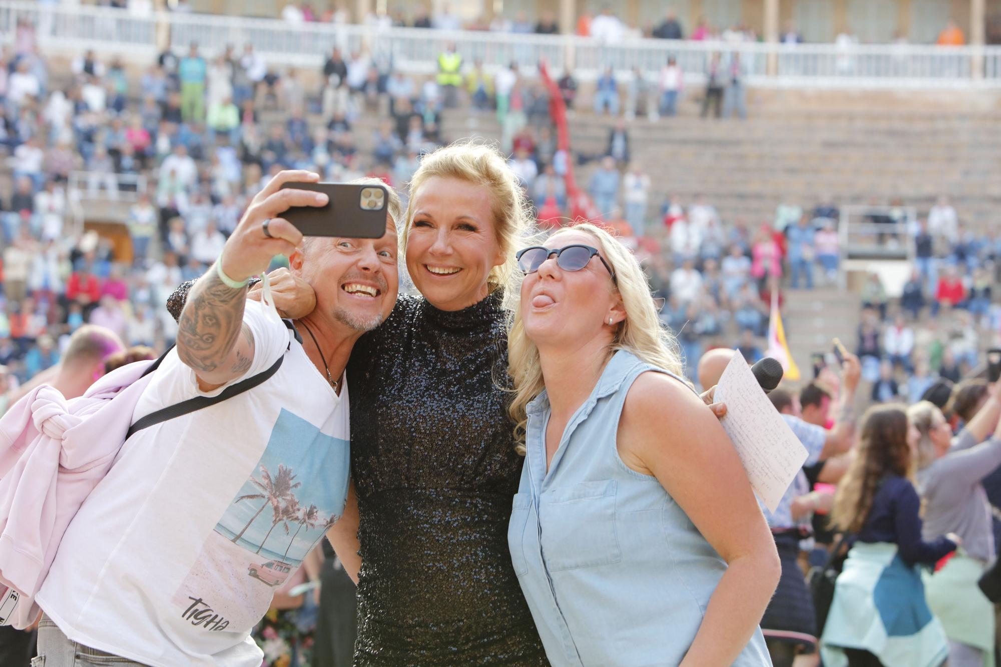 Stimmung, Hits und Selfies: So war das Festival "Schlagersterne Mallorca" in der Stierkampfarena