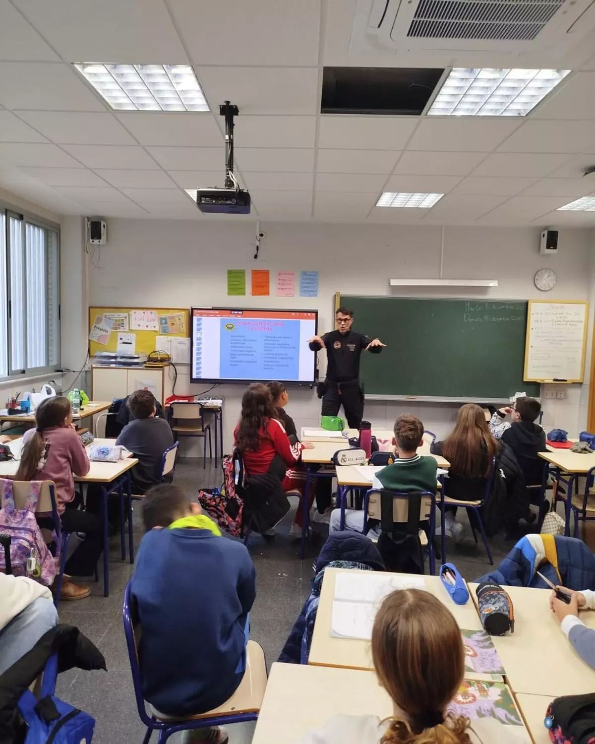 Paiporta refuerza la lucha contra el acoso escolar con una charla en el CEIP Ausiàs March