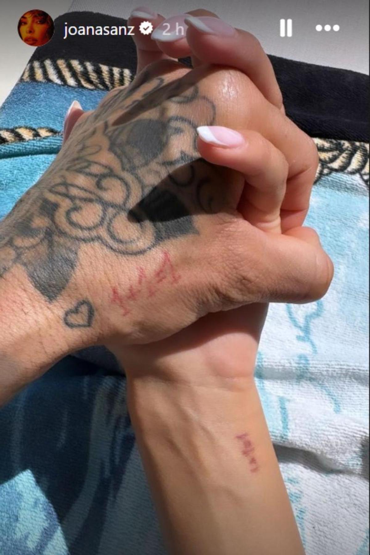 Joana Sanz comparte una imagen con Dani Alves.