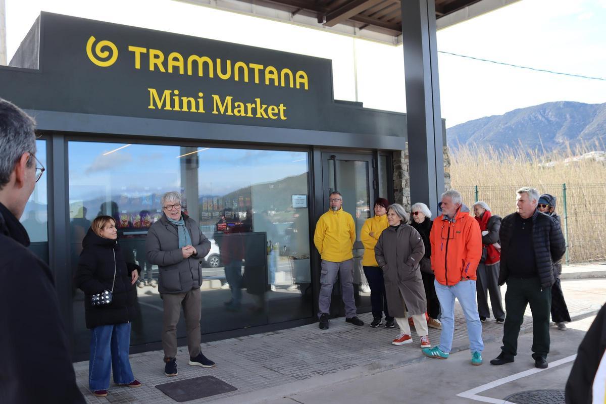 Les imatges de la reobertura de la benzinera del Port de la Selva