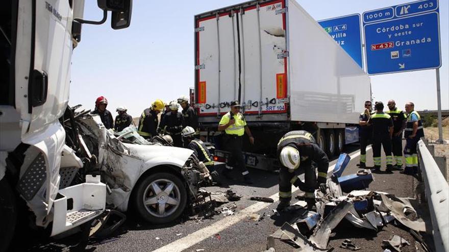 Detenido un camionero ebrio tras provocar una muerte en la A-4