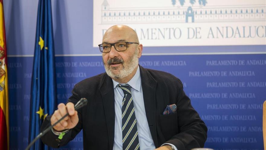 Vox no entiende que Imbroda y Bendodo "contradigan" a Moreno con el 'pin parental'
