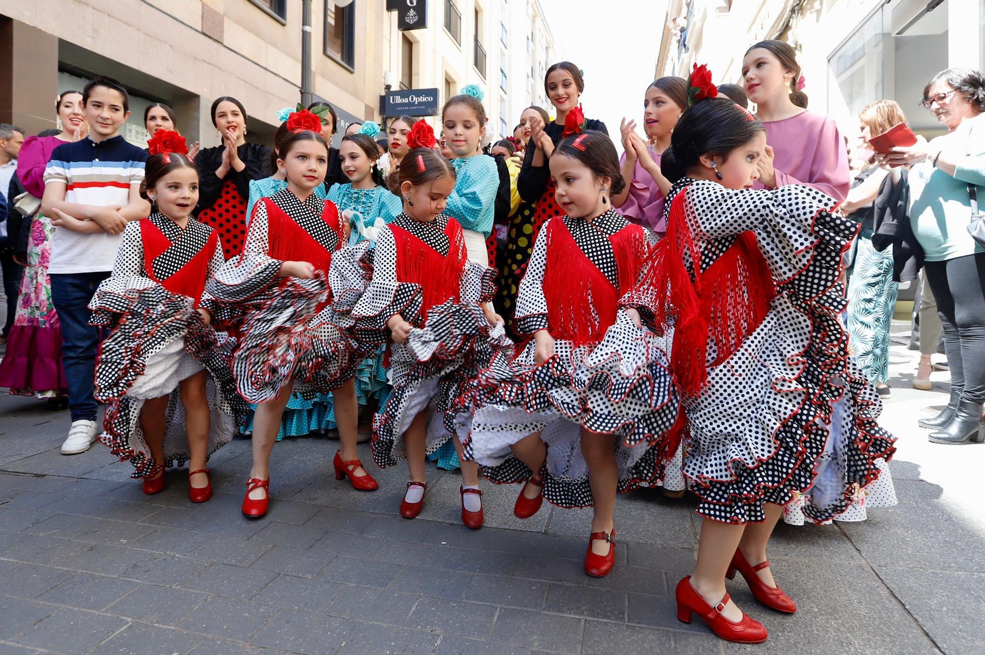 Pasacalles de las academias de baile en Córdoba