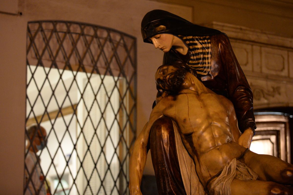 Madrugada de traslados para la veneración 'El Verbo Encarnado' en la Catedral