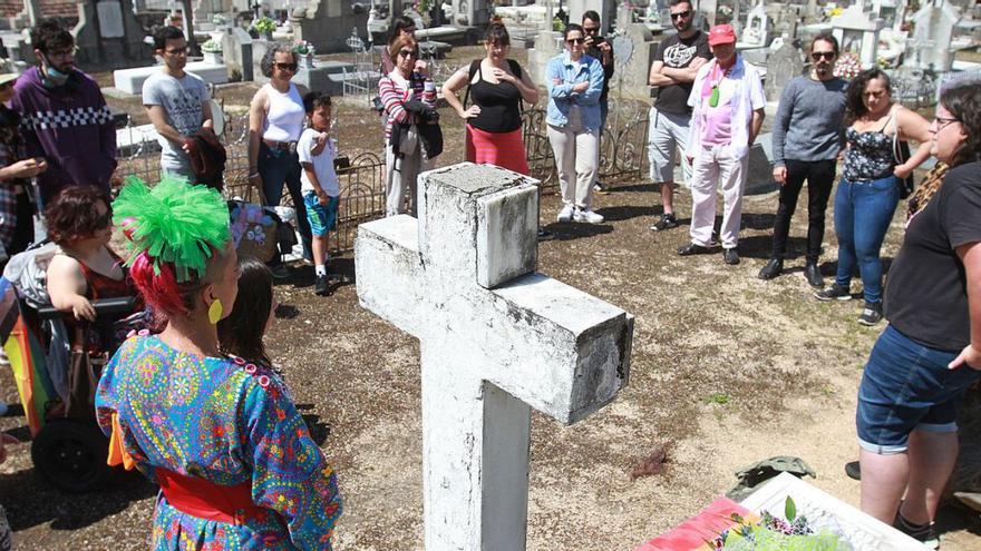 Homenaxe a Blanco Amor na véspera do Día do Orgullo