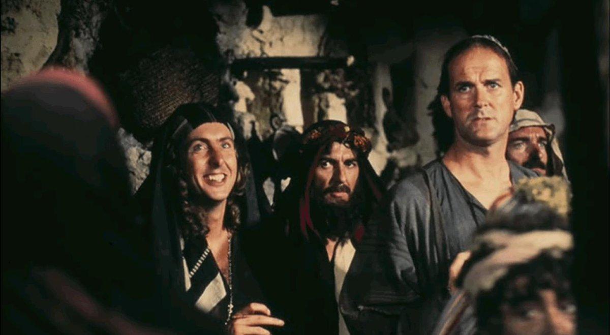 La aparición de George Harrison (entre Eric Idle y John Cleese) en 'La vida de Brian'.