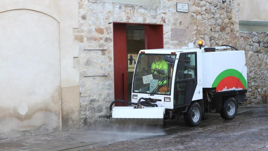 Operarios de limpieza en Zamora.