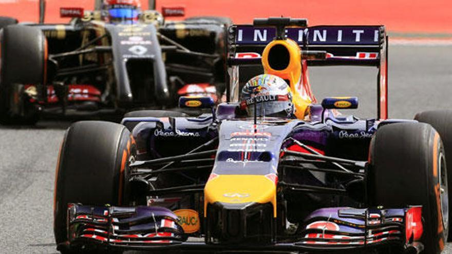 Vettel, de Red Bull, seguido por Romain Grosjean