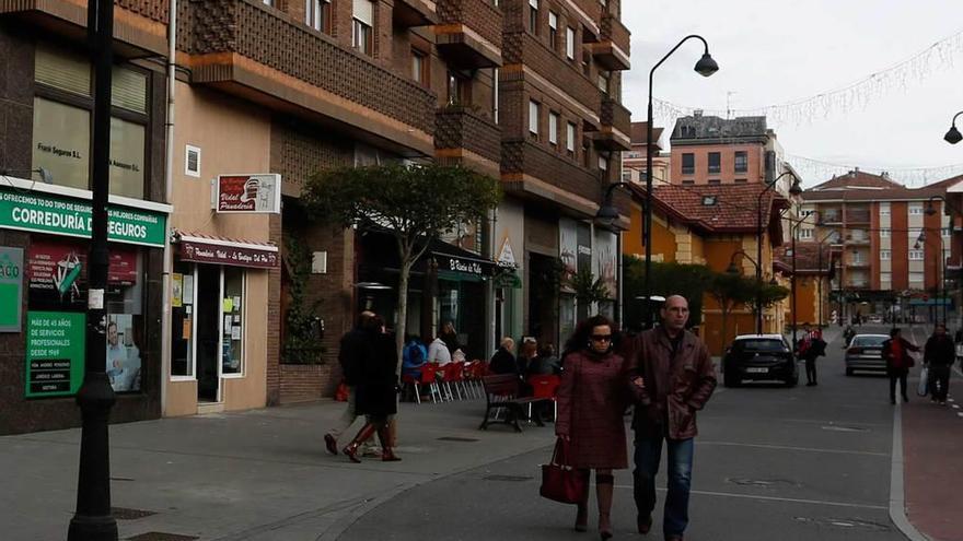 La calle de Pablo Iglesias, en Piedras Blancas, donde se produjo la brutal agresión.