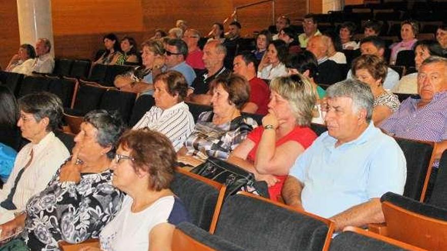 Asistentes al mitin del BNG en Bueu. // Santos Álvarez