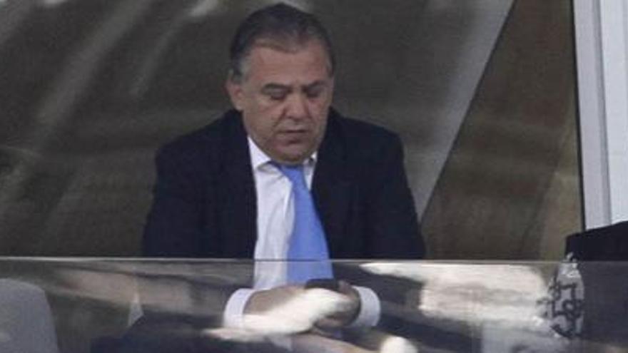 Juan Manuel Rodríguez, ayer en un palco vip del estadio.  i JOSÉ CARLOS GUERRA