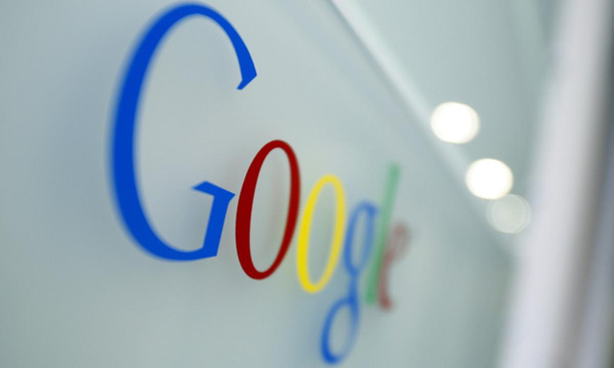 Logotip de Google a la seu de la companyia a Brussel·les.