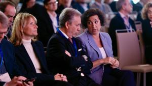 La consellera Alícia Romero, con el decano del Col·legi dEconomistes