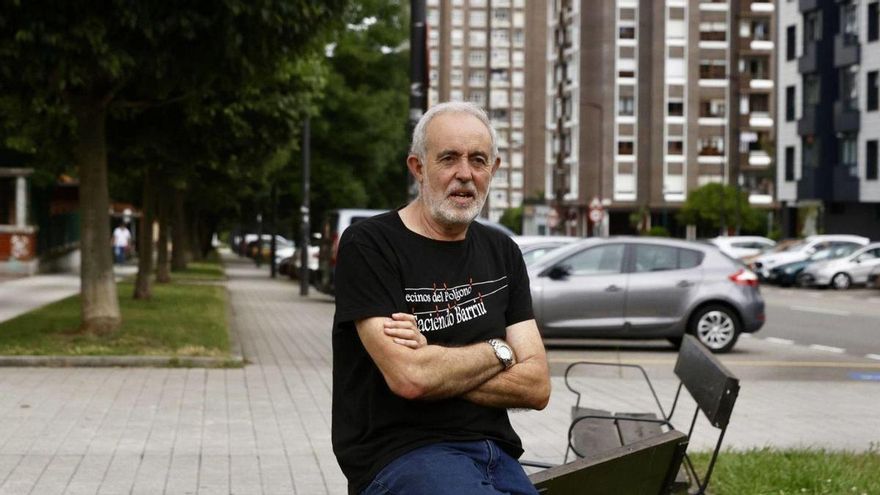 Manuel Cañete, en el Polígono de Pumarín, barrio en el que reside. | MARCOS LEÓN