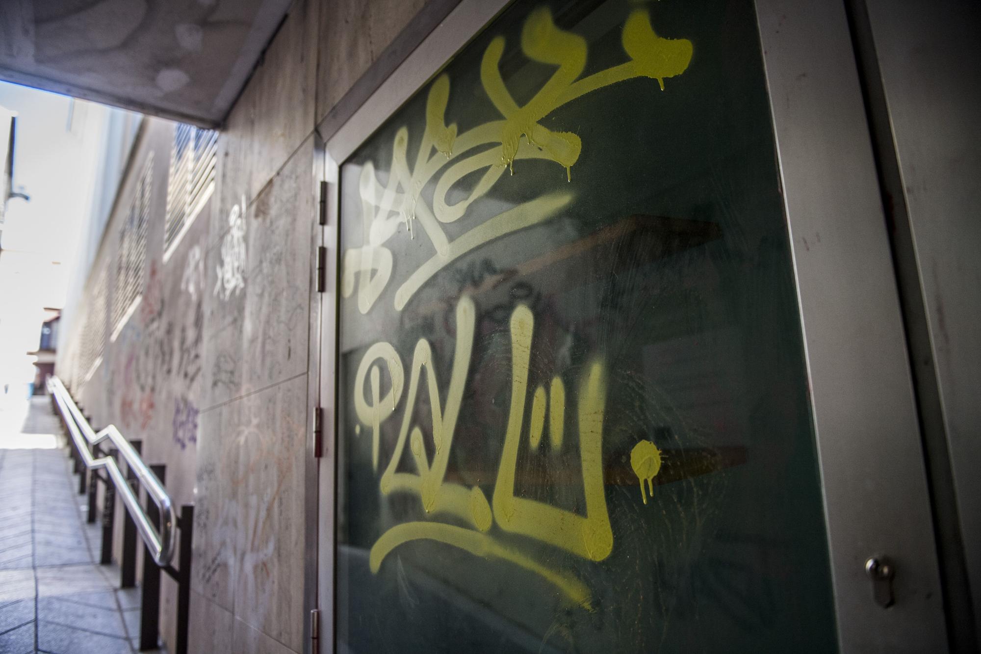 Cáceres: el vandalismo de pintadas en las fachadas que no cesa