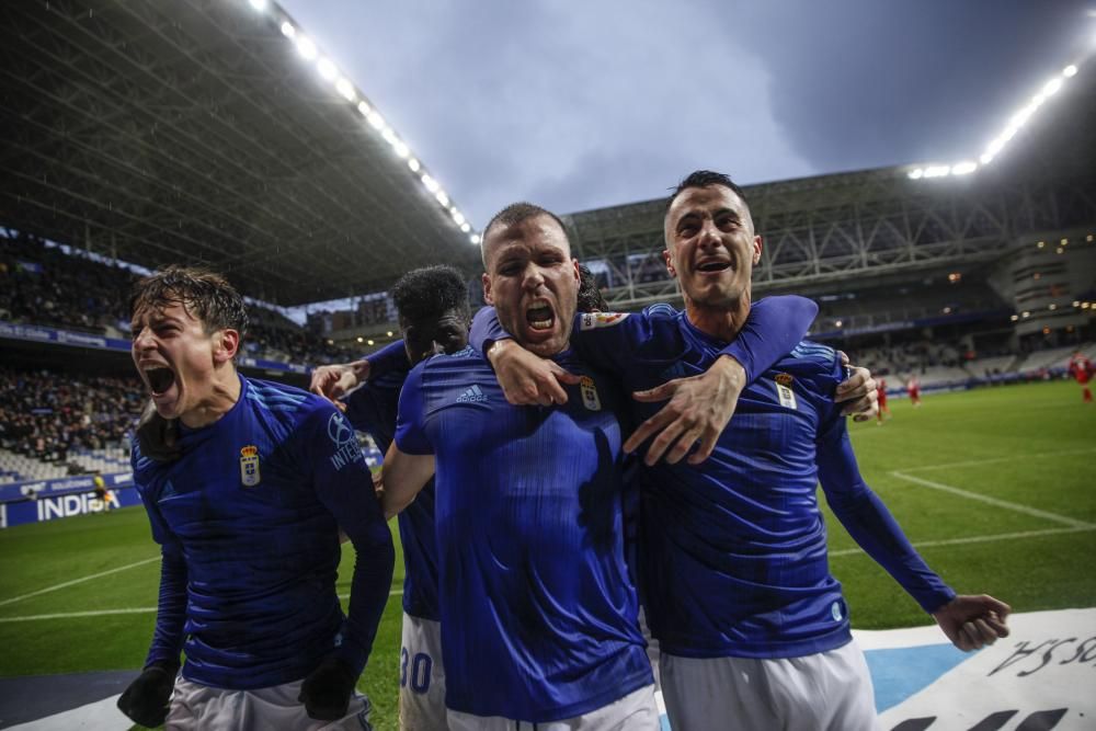 El partido entre el Real Oviedo y el Rayo Vallecano, en imágenes