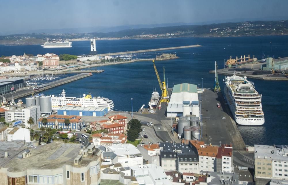 Triple escala de cruceros en A Coruña