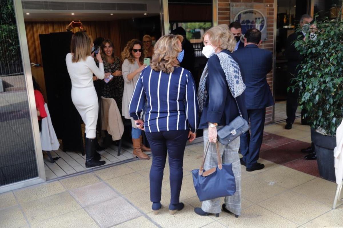 Doña Sofía, interesada en la gastronomía murciana, vista el restaurante El Amarre
