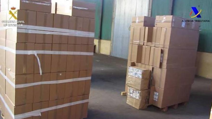 Decomisan 230.000 paquetes de tabaco de contrabando en el Puerto de Alicante
