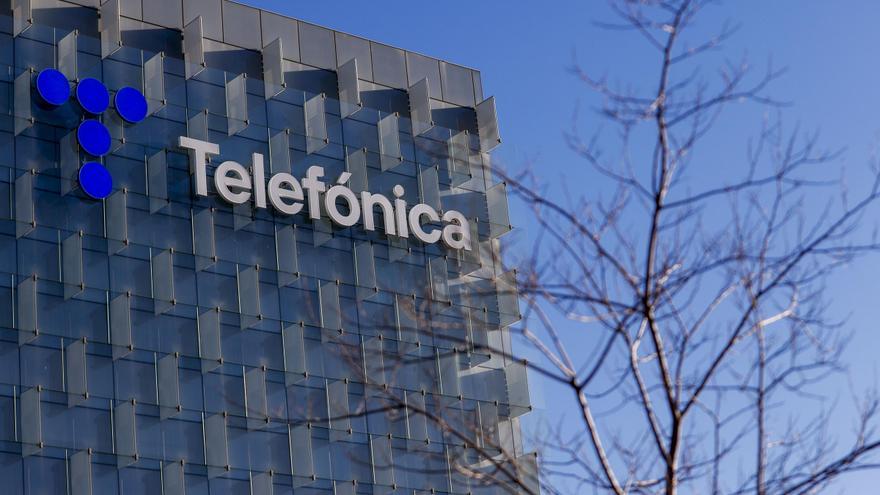 Telefónica se asegura la paz social: pacta un ERE con 3.421 despidos, subidas salariales y la jornada de 36 horas