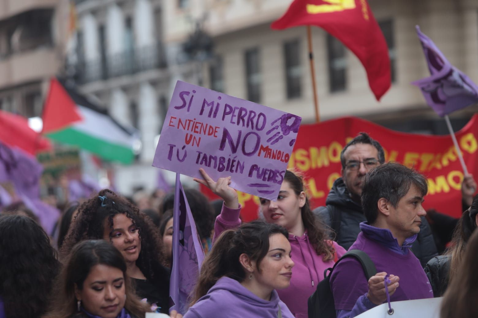 La manifestación del 8M de la Assemblea Feminista, en imágenes
