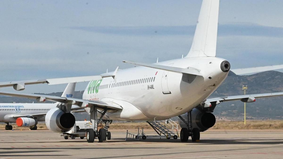 Aviones estacionados en el aeropuerto de Castellón