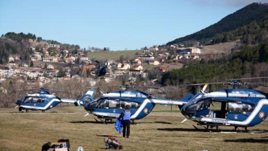 Els helicòpters de rescat minuts abans d&#039;enlairar-se