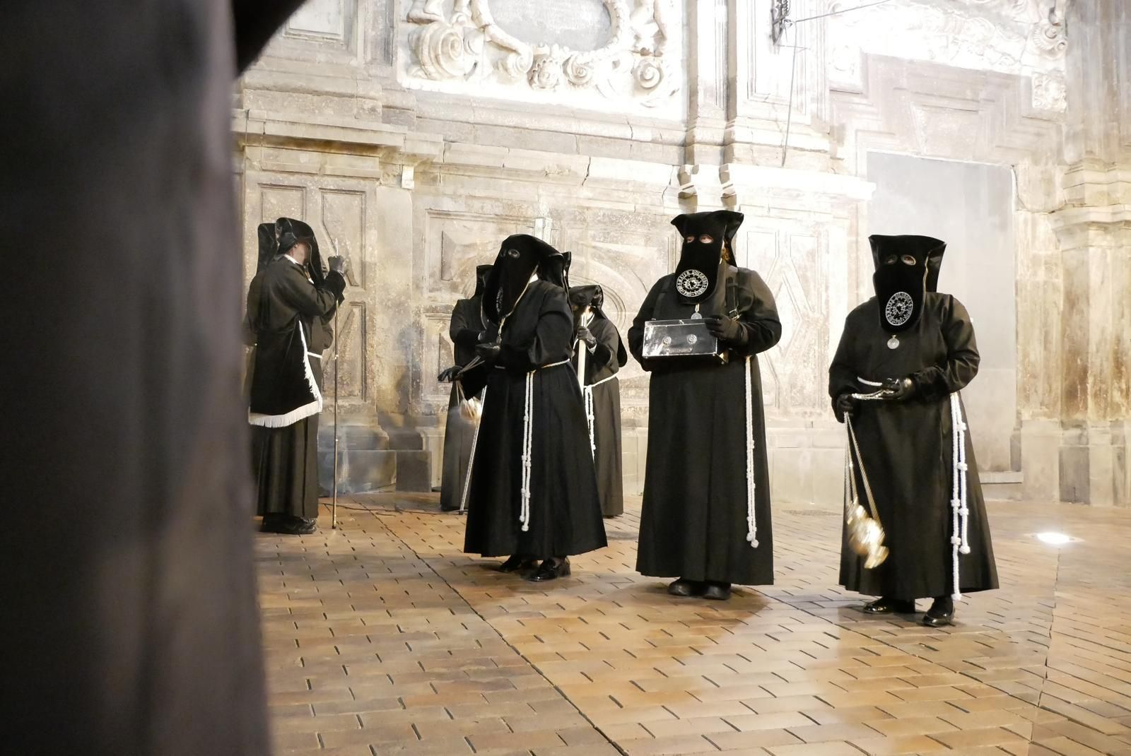 En imágenes | Zaragoza se conmueve con el 'Encuentro' de Jesús del Calvario y la Virgen de los Dolores