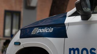 Los Mossos investigan un apuñalamiento en un local ocupado de Badalona