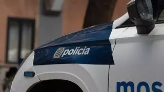 Los Mossos investigan un apuñalamiento en un local ocupado de Badalona