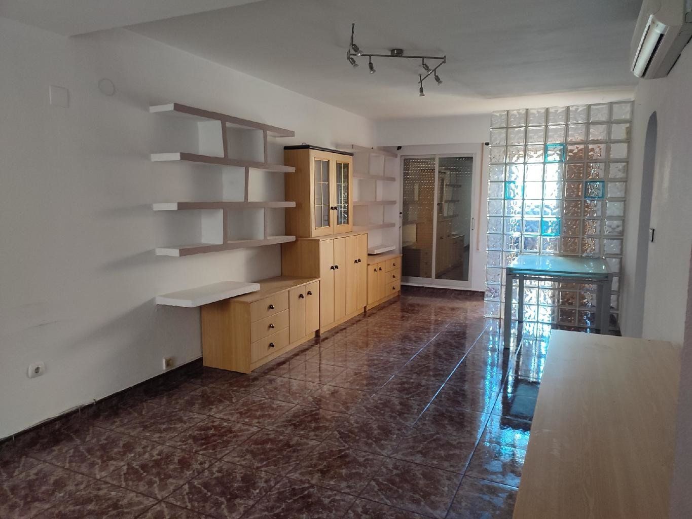 Piso en la calle Pintor Rafael Solbes por 64.000€