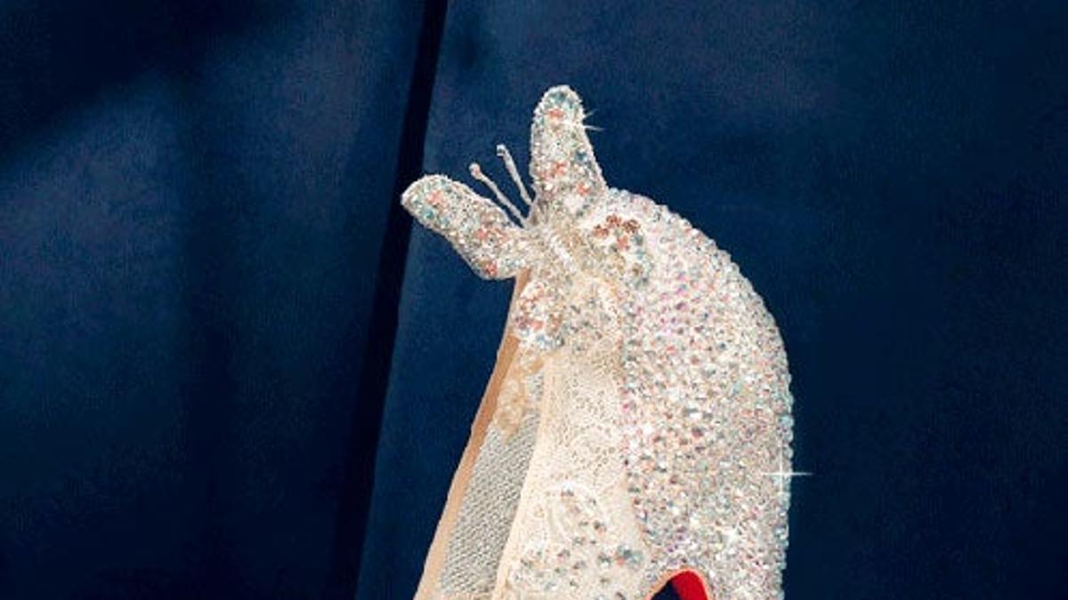 Cenicienta va a la moda y calza unos Louboutin