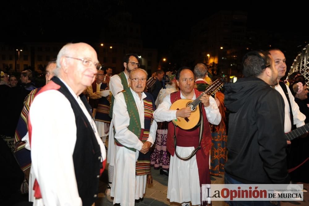 Festival de folclore en el Puente de Hierro