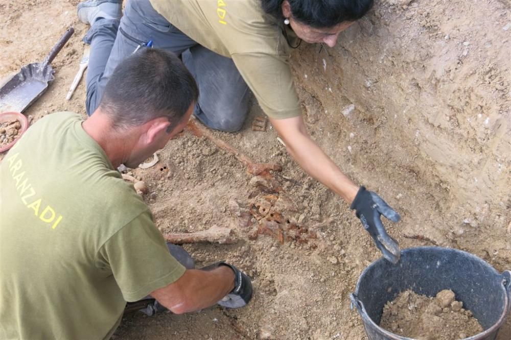 Tercera jornada de trabajos de exhumación en la fosa de Porreres