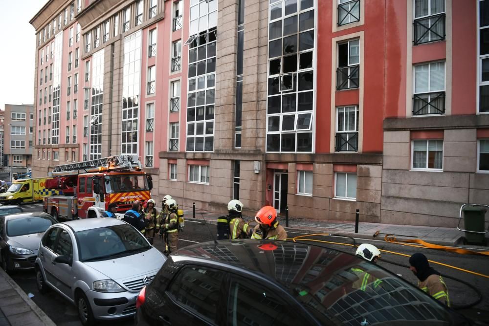 Otro hombre herido se arrojó por la ventana de un segundo piso para evitar se atacado.