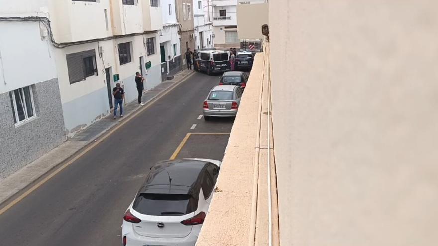 Una redada policial en una vivienda de un barrio de Arrecife alerta a los vecinos