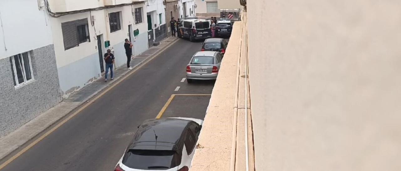 Una redada policial en una vivienda de Arrecife sorprende a los vecinos